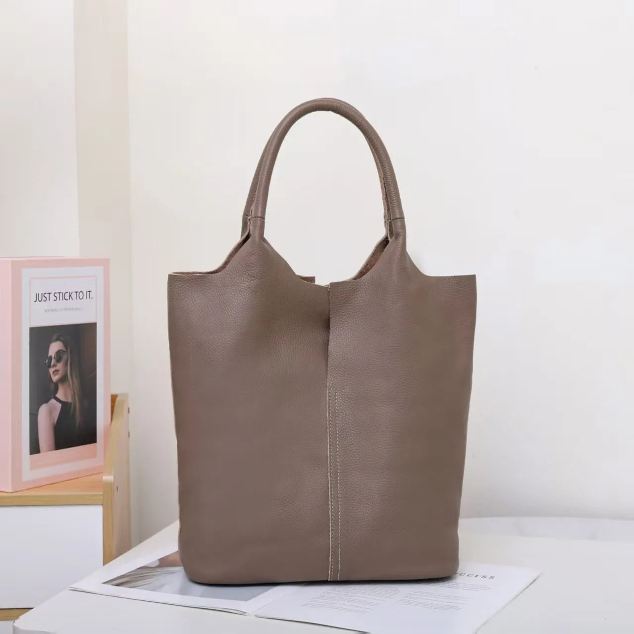 Genuine Grade Leather Women Commuter Tote Bag Ladies Soft Cowhide Tote Shoulder Handbag Large Female Bucket Bag Luxury Designer