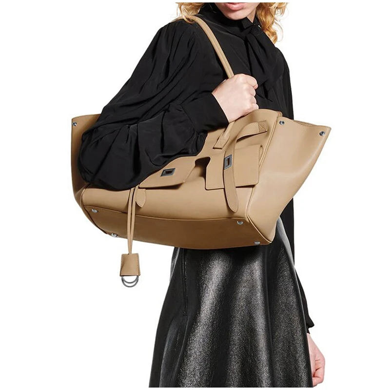 Luxury Large Capacity Wing Bag Black Brand High Quality Leather Casual Silver Gold Lock Tote Bag Trendy Exquisite Shoulder Bag