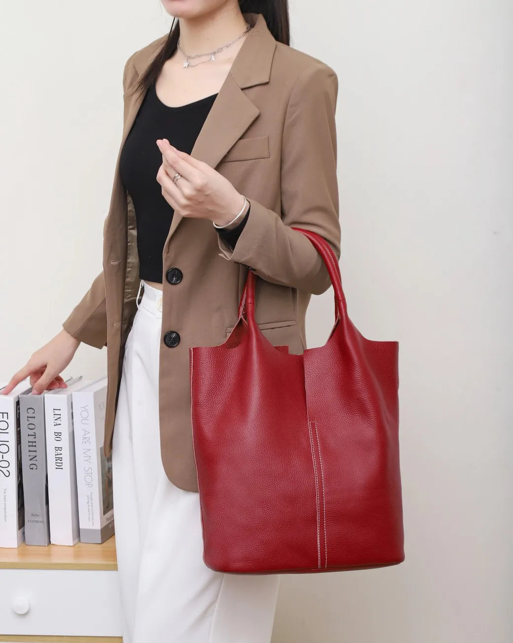 Genuine Grade Leather Women Commuter Tote Bag Ladies Soft Cowhide Tote Shoulder Handbag Large Female Bucket Bag Luxury Designer